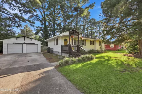 108 Farm Dr, Elizabeth City, NC 27909