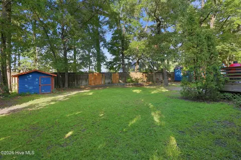 Exterior - 416 Masters Ln, Hampstead, NC 28443 photo 8 of 9