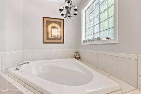 Bath - 416 Masters Ln, Hampstead, NC 28443 photo 4 of 6