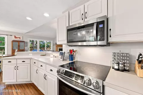 Kitchen - 416 Masters Ln, Hampstead, NC 28443 photo 6 of 7