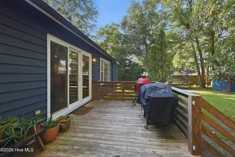 Exterior - 416 Masters Ln, Hampstead, NC 28443 photo 5 of 9
