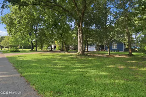 Exterior - 416 Masters Ln, Hampstead, NC 28443 photo 2 of 9