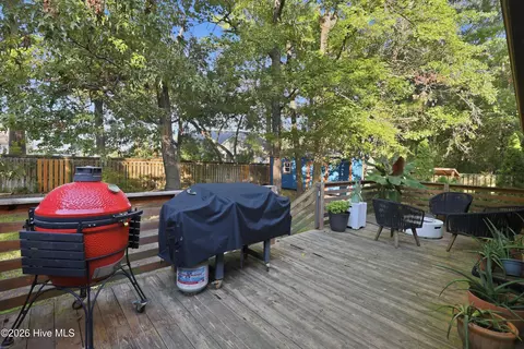 Exterior - 416 Masters Ln, Hampstead, NC 28443 photo 6 of 9