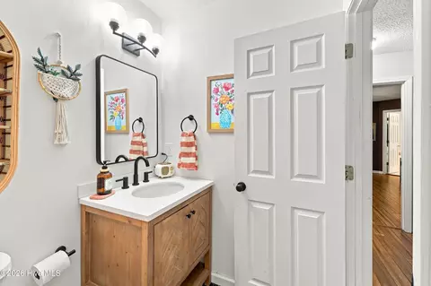 Bath - 416 Masters Ln, Hampstead, NC 28443 photo 6 of 6