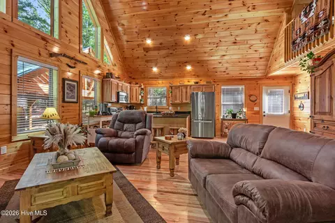 Living - 84 Oakcrest Ln, Murphy, NC 28906 photo 3 of 4