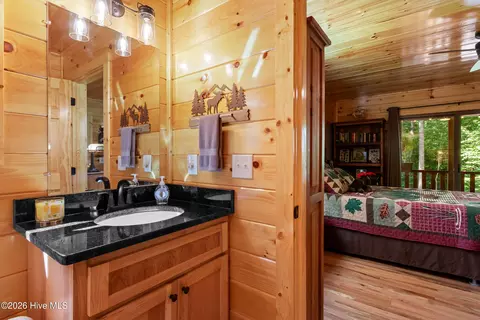 Bedroom - 84 Oakcrest Ln, Murphy, NC 28906 photo 5 of 9