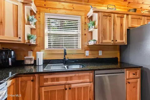 Kitchen - 84 Oakcrest Ln, Murphy, NC 28906 photo 4 of 5