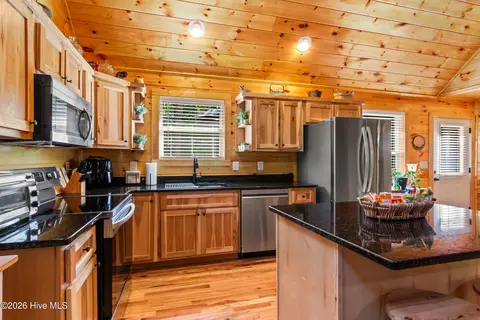 Kitchen - 84 Oakcrest Ln, Murphy, NC 28906 photo 3 of 5