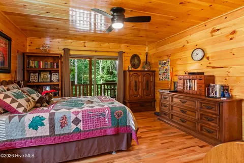 Bedroom - 84 Oakcrest Ln, Murphy, NC 28906 photo 2 of 9