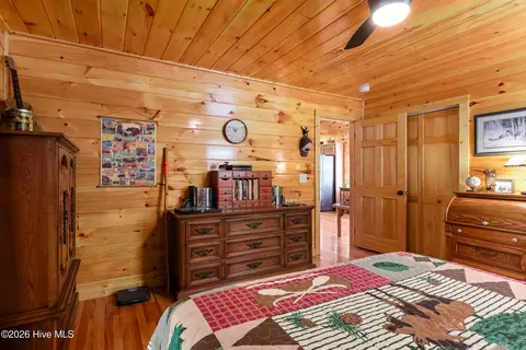 Bedroom - 84 Oakcrest Ln, Murphy, NC 28906 photo 4 of 9