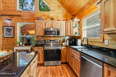 Kitchen - 84 Oakcrest Ln, Murphy, NC 28906 photo 5 of 5