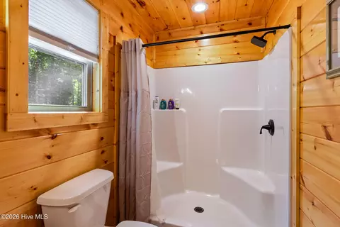Bath - 84 Oakcrest Ln, Murphy, NC 28906 photo 4 of 4