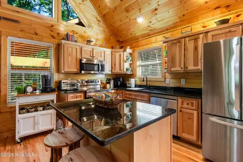 Kitchen - 84 Oakcrest Ln, Murphy, NC 28906 photo 2 of 5