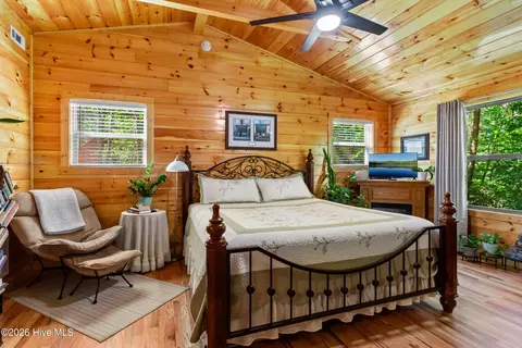 Bedroom - 84 Oakcrest Ln, Murphy, NC 28906 photo 6 of 9