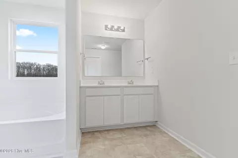 Bath - 100 Rubyfield Ct, Fremont, NC 27830 photo 2 of 3