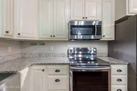 Kitchen - 110 Blueberry Hl, Murphy, NC 28906 photo 4 of 6