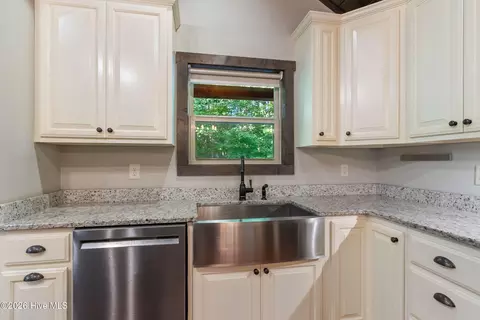 Kitchen - 110 Blueberry Hl, Murphy, NC 28906 photo 3 of 6