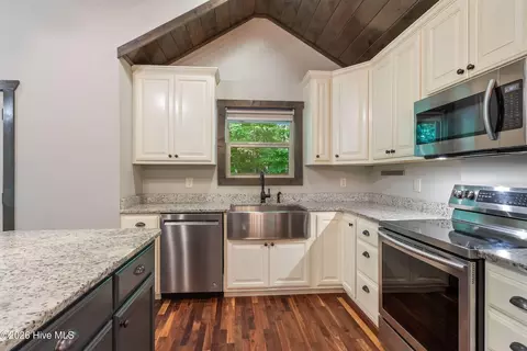 Kitchen - 110 Blueberry Hl, Murphy, NC 28906 photo 2 of 6