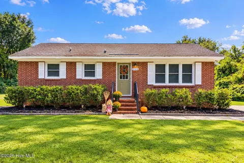 209 Diane Dr, Jacksonville, NC 28540