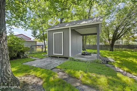 Exterior - 1815 Watts Landing Rd, Hampstead, NC 28443 photo 5 of 7