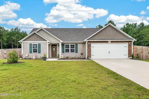 560 Orchard Creek Dr, Beulaville, NC 28518