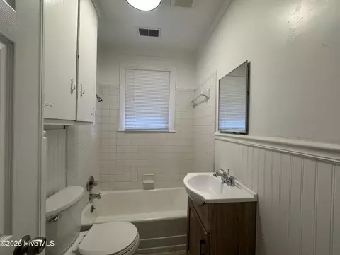Bath - 114 Calvary Dr, Augusta, GA 30906 photo 1 of 1
