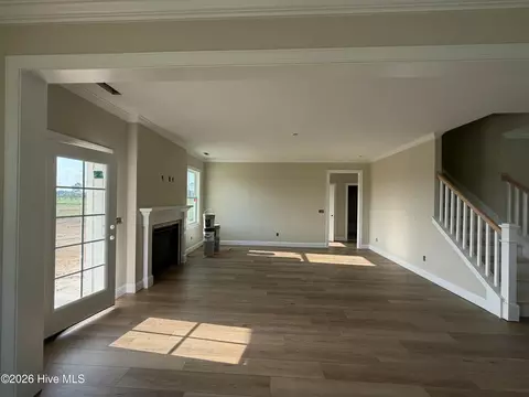 Living - 819 Tupelo Tree Dr, Hubert, NC 28539 photo 2 of 3