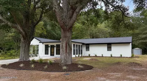 508 W 11th St, Southport, NC 28461