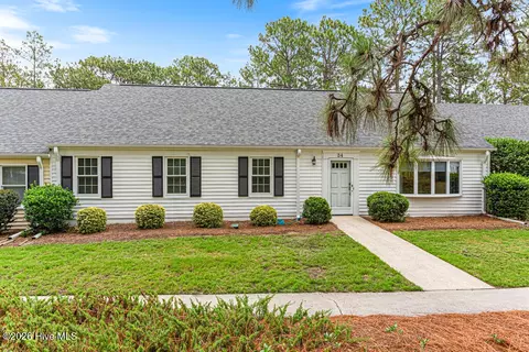 24 Village Green Cir, Southern Pines, NC 28387