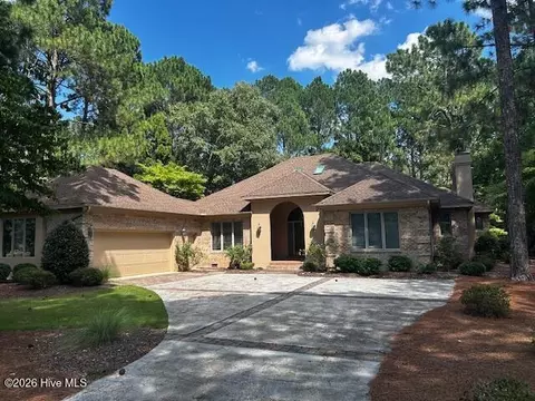 23 Augusta Dr, Southern Pines, NC 28387