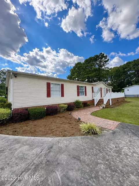 2202 Hollyhock Ln, Deep Run, NC 28525 photo 2
