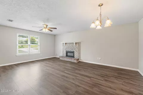 Living - 623 Thomas Dr, Martinez, GA 30907 photo 2 of 4