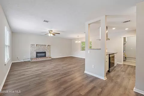 Living - 623 Thomas Dr, Martinez, GA 30907 photo 1 of 4