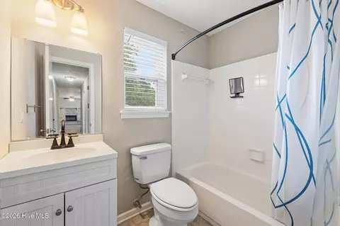 Bath - 623 Thomas Dr, Martinez, GA 30907 photo 1 of 3