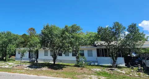 202 NE 66th St, Oak Island, NC 28465