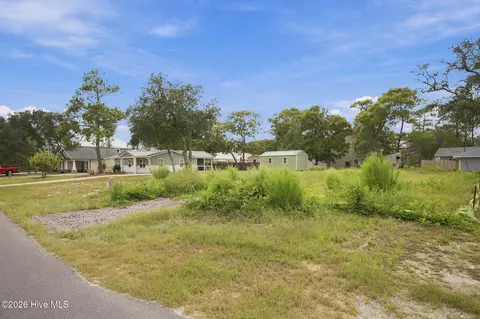 107 NE 20th St, Oak Island, NC 28465