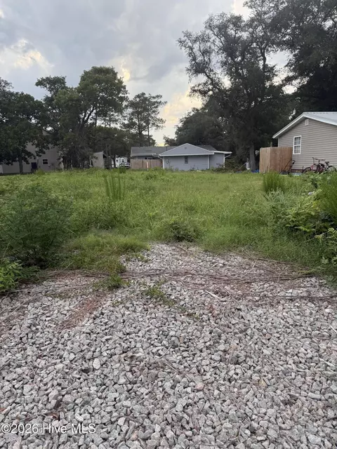 107 NE 20th St, Oak Island, NC 28465