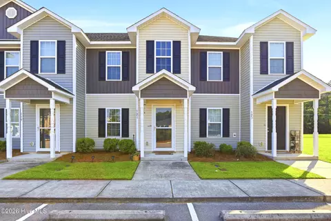 121 W Murrow Ln, Jacksonville, NC 28546
