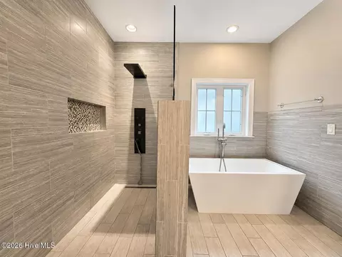 Bath - 40 Evergreen Ln, Hampstead, NC 28443 photo 1 of 7