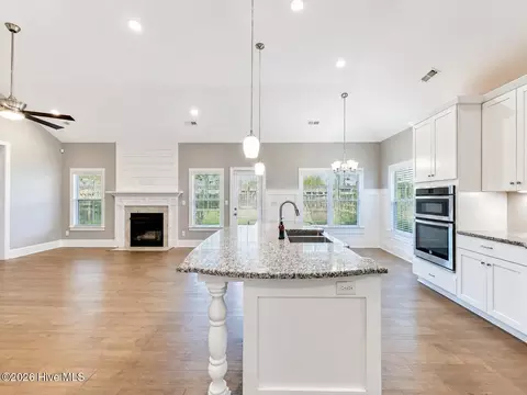 Kitchen - 40 Evergreen Ln, Hampstead, NC 28443 photo 5 of 7