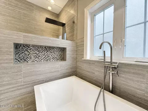 Bath - 40 Evergreen Ln, Hampstead, NC 28443 photo 3 of 7