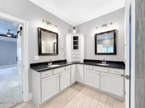 Bath - 40 Evergreen Ln, Hampstead, NC 28443 photo 5 of 7