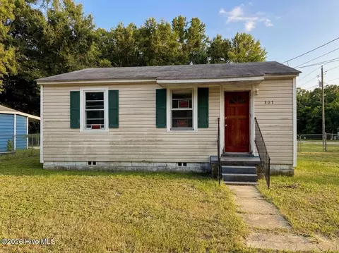 307 Diana St, Fayetteville, NC 28306