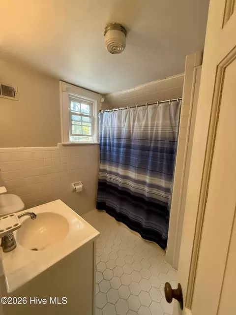 Bath - 208 Crescent Dr, Windsor, NC 27983 photo 2 of 2