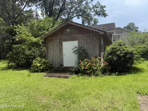 Exterior - 208 Crescent Dr, Windsor, NC 27983 photo 5 of 7