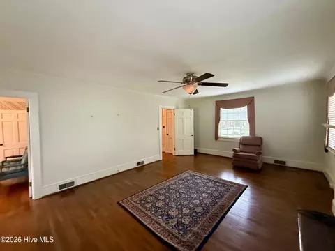 Living - 208 Crescent Dr, Windsor, NC 27983 photo 4 of 4