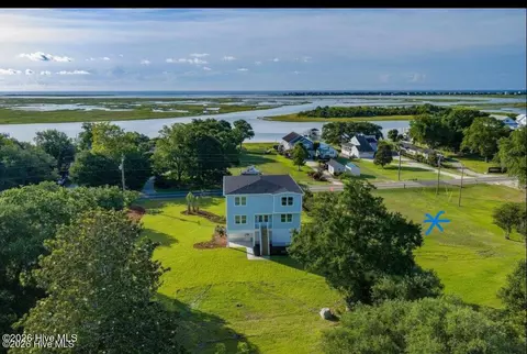 8 Scotts Hill Loop Rd, Wilmington, NC 28411
