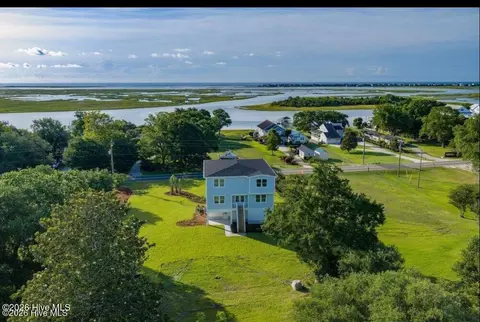 8 Scotts Hill Loop Rd, Wilmington, NC 28411
