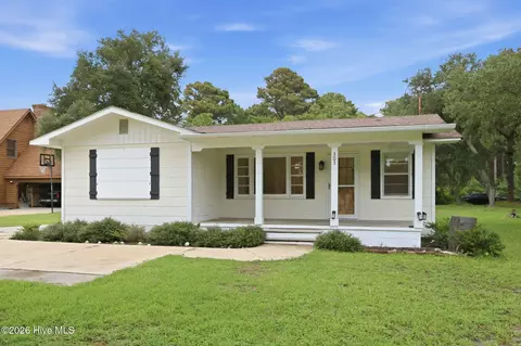 303 Cape Lookout Dr, Harkers Island, NC 28531