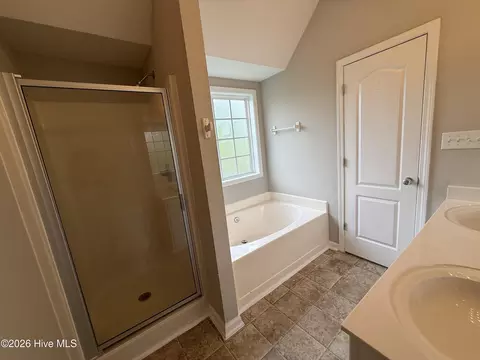 Bath - 4324 E Barcelona Way, Augusta, GA 30906 photo 3 of 8